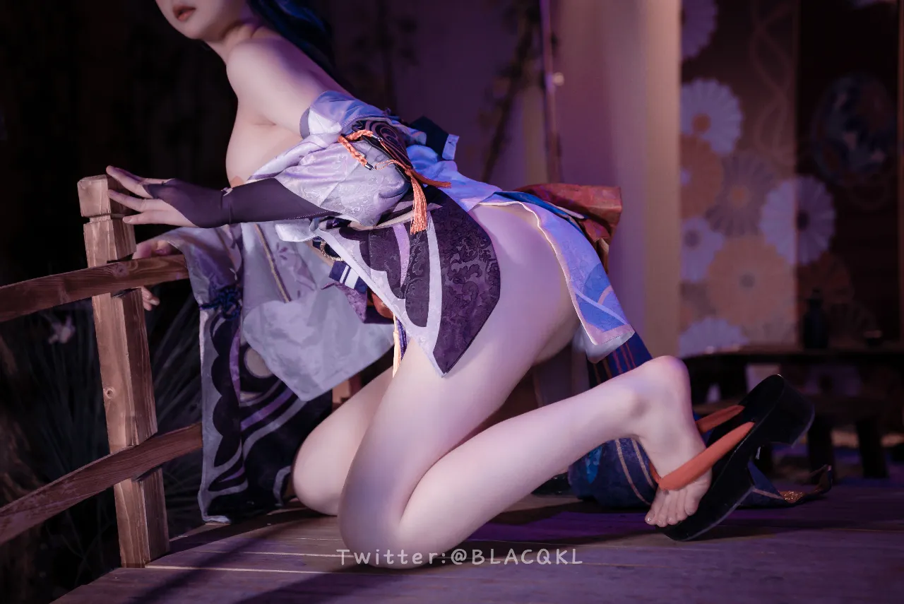 Blacqkl (白莉爱吃巧克力) cosplay Raiden Shogun by 白莉爱吃巧克力