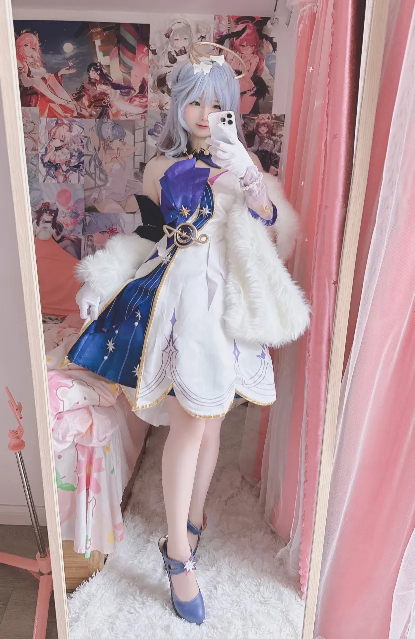 Xidaidai (喜呆呆) cosplay Robin – Honkai:Star Rail by xidaidai